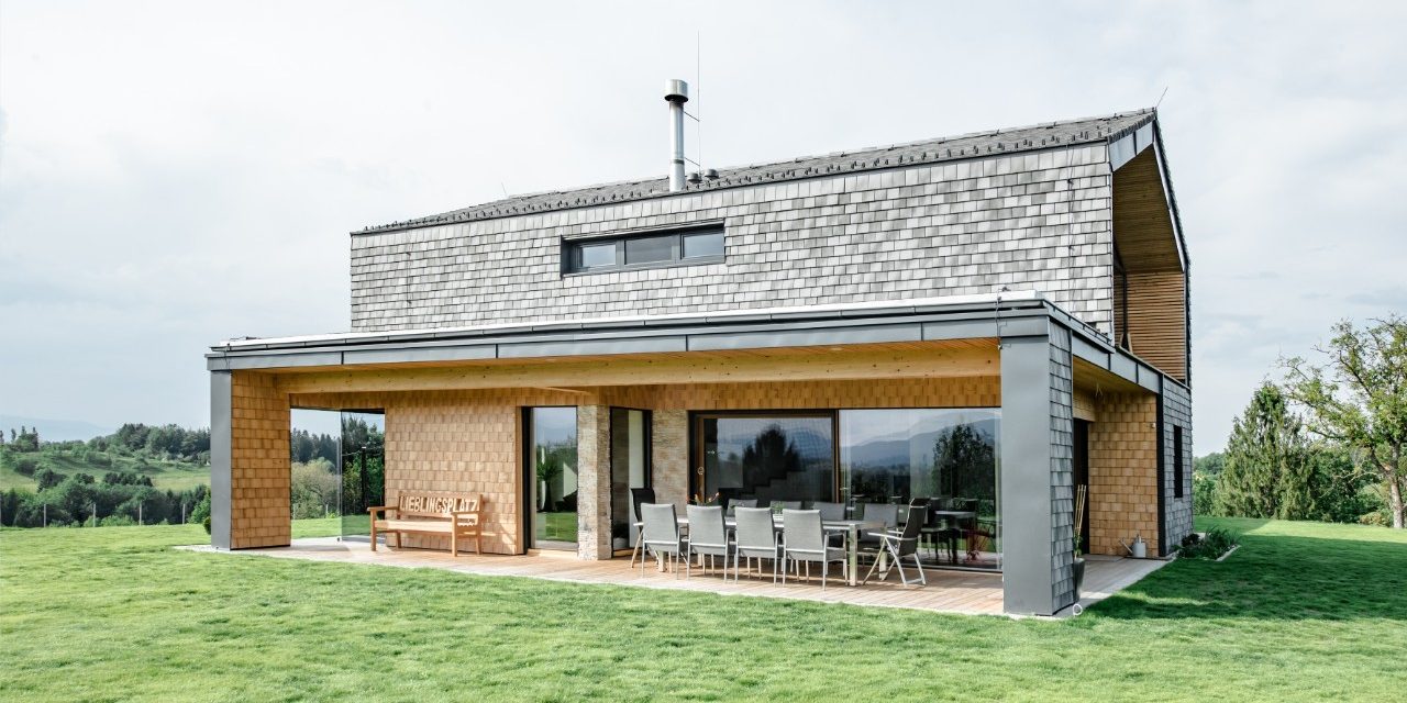 Designhouse in the south of Styria made with Tondach Tasche white-gray-antic, rooftiles, facade, Tasche eckig, single family house, Einfamilienhaus, Tasche weiß-grau-antik, Einfamilienhaus, Fassade
