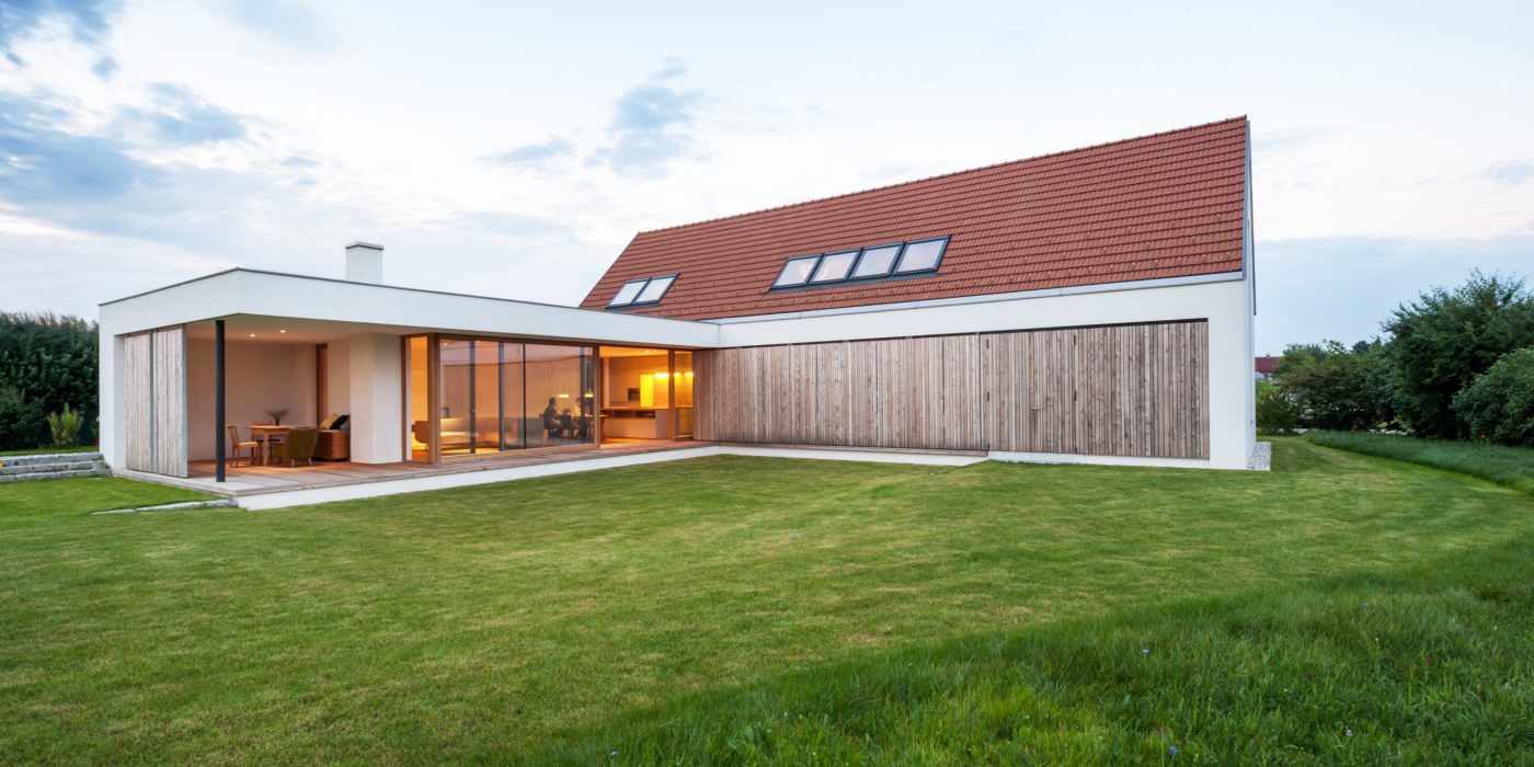 Single family house W with tondach roof tiles Strangfalz pressed natural red, Einfamilienhaus mit Tondach Dachziegel Strangfalz gepresst Naturrot