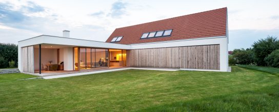 Single family house W with tondach roof tiles Strangfalz pressed natural red, Einfamilienhaus mit Tondach Dachziegel Strangfalz gepresst Naturrot