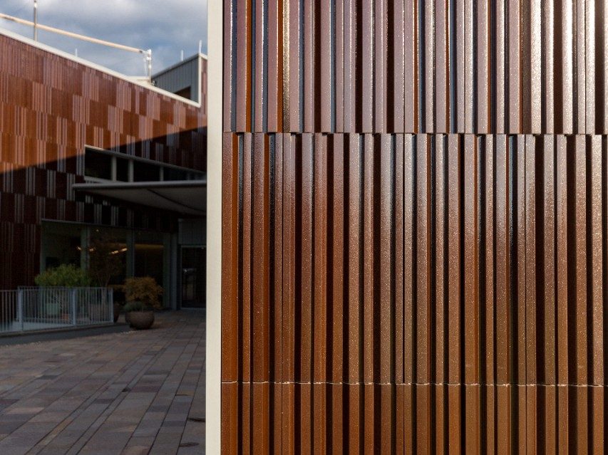 office building isis papyrus with argeton facade; Bürogebäude Isis Papyrus mit Argeton Fassade 