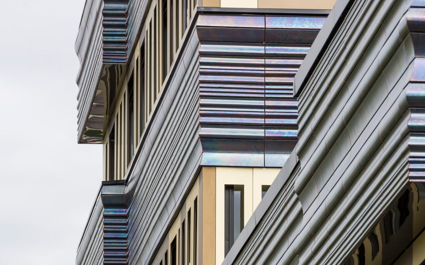 Reconversion and extension, including the premises of the GRED in a unique building which associates with the spaces of research for the premises of education (teaching), amphitheaters, a tree nursery of company and common premises. Differents elements of terracotta enamelled black iridescent are combined. CRBC, 26 place Henri Dunant 63000 CLERMONT FERRAND. Panels Argeton Double Peau Pétrole. 