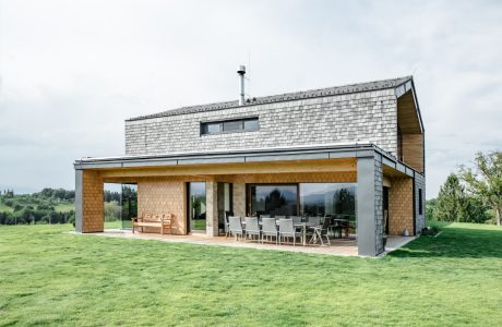 Designhouse in the south of Styria made with Tondach Tasche white-gray-antic, rooftiles, facade, Tasche eckig, single family house, Einfamilienhaus, Tasche weiß-grau-antik, Einfamilienhaus, Fassade