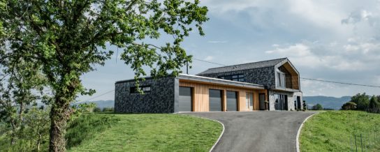 Designhouse in the south of Styria made with Tondach Tasche white-gray-antic, rooftiles, facade, Tasche eckig weiß-grau-antik, single family house, Einfamilienhaus, Einfamilienhaus, Fassade