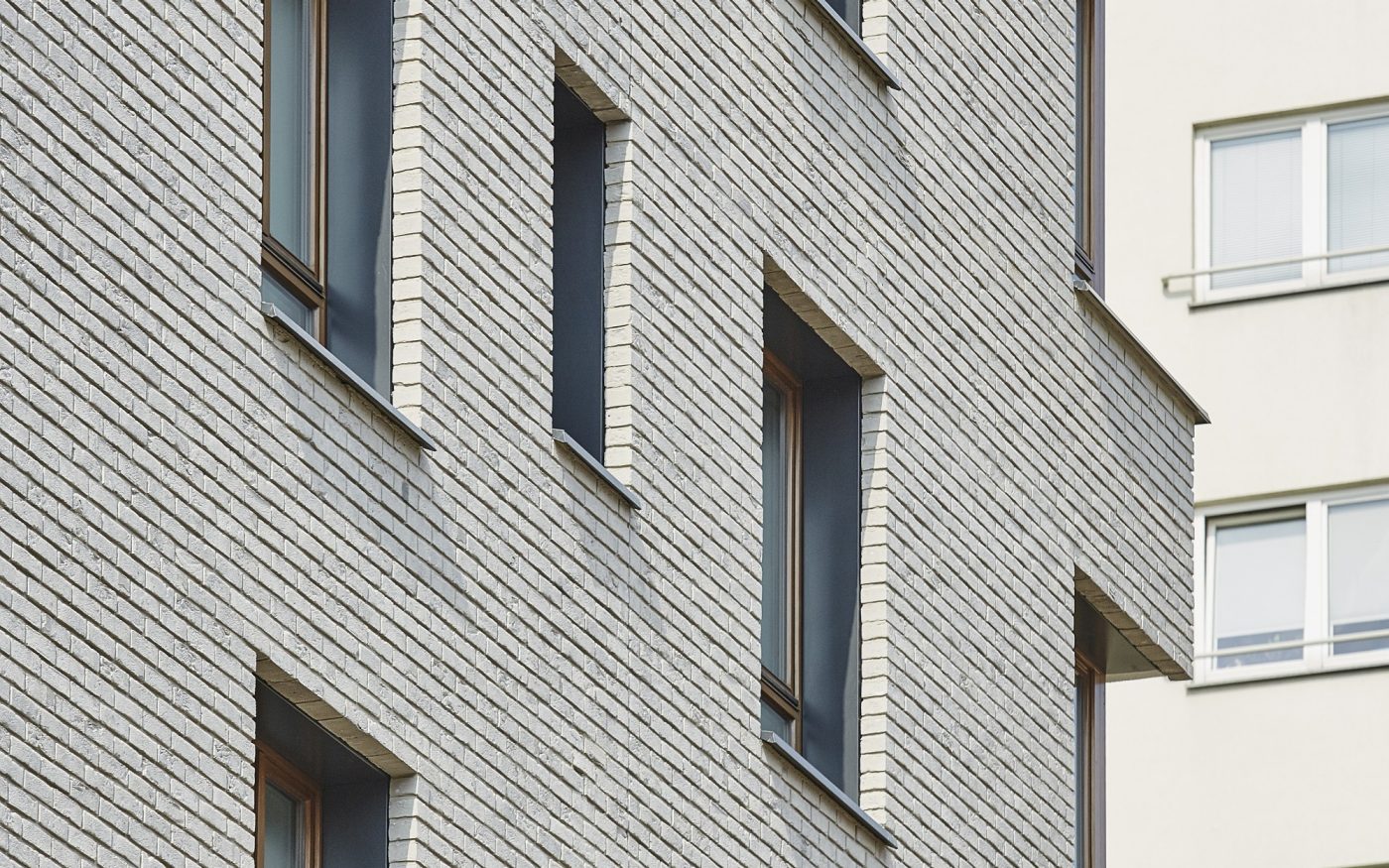 Multifamily biulding located in Warsaw Poland made with Modena Terca bricks