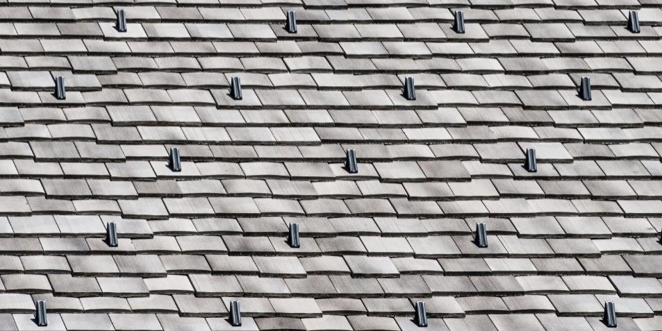 Single family house in Styria with Vintage white-grey-antic, ridgetiles,  Landhaus, Vintage weiß-grau-antik,  Tasche eckig, Firstziegel, Schneenasen, 