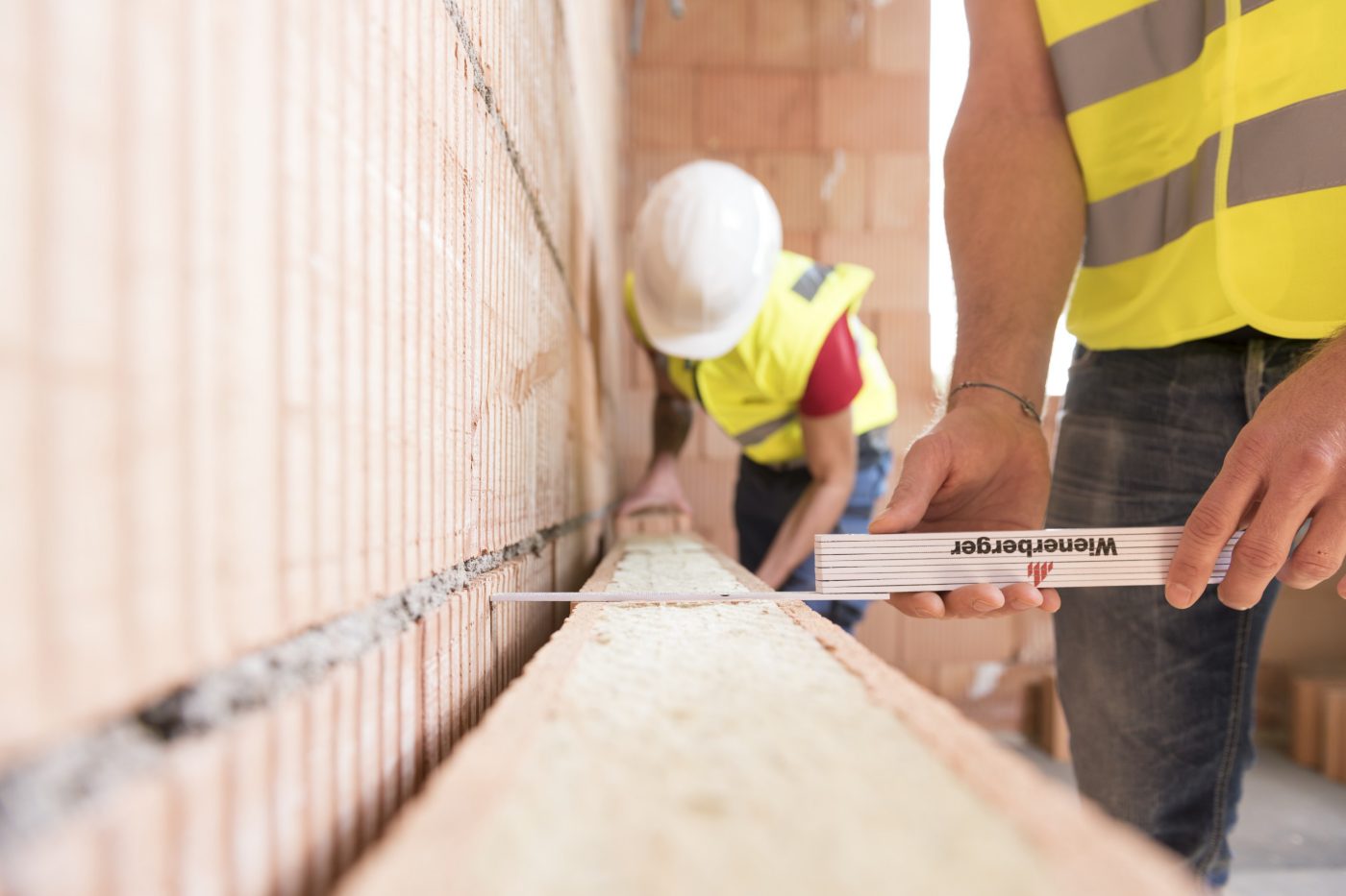 Measuring the distance of insulation filled clay blocks and existing wall