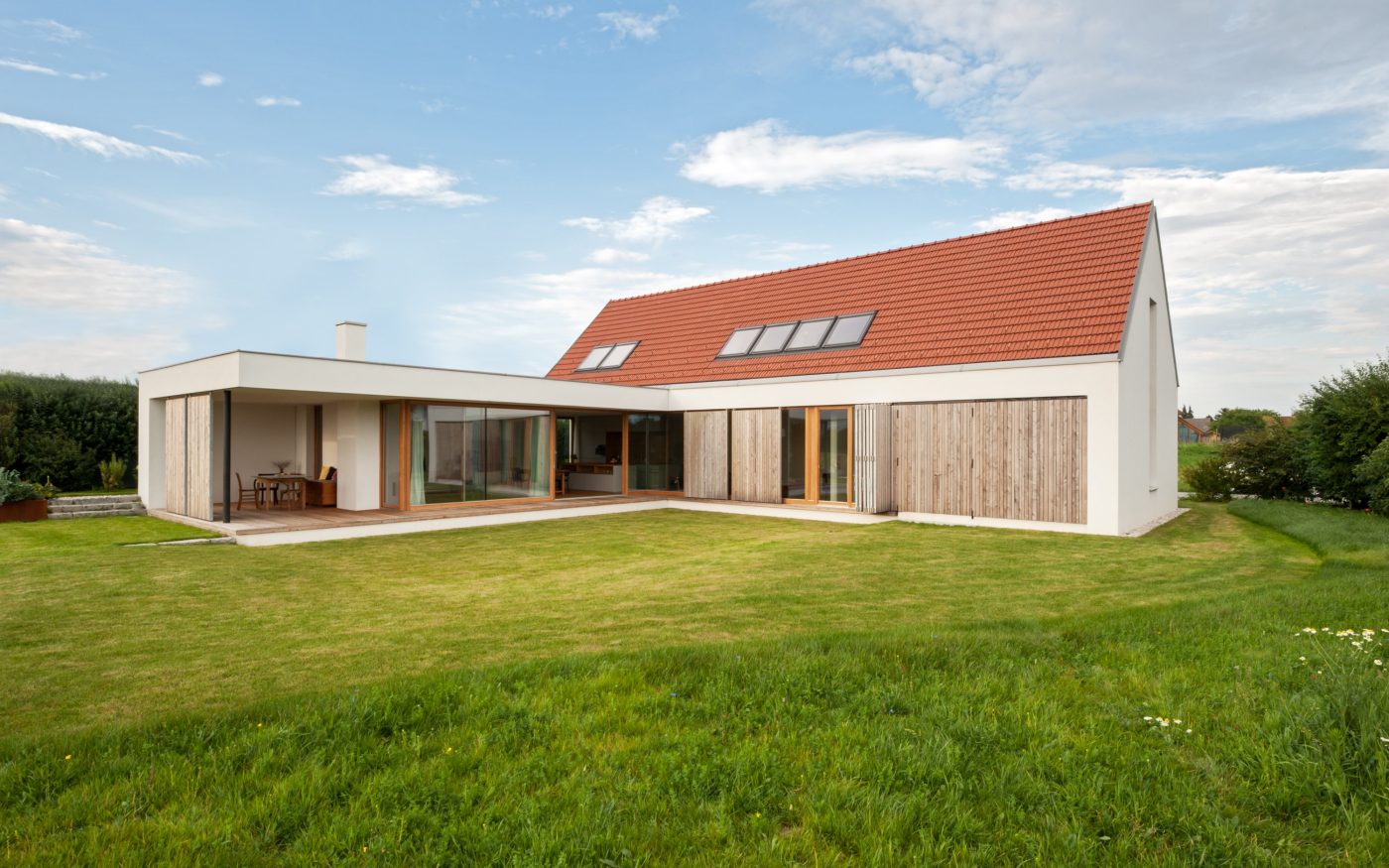 Single family house W with tondach roof tiles Strangfalz pressed natural red, Einfamilienhaus mit Tondach Dachziegel Strangfalz gepresst Naturrot