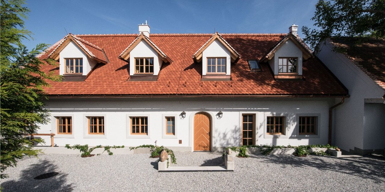 Mansion with Tondach Altstadtpaket Biber natural red, Landhaus, naturrot, Gaube