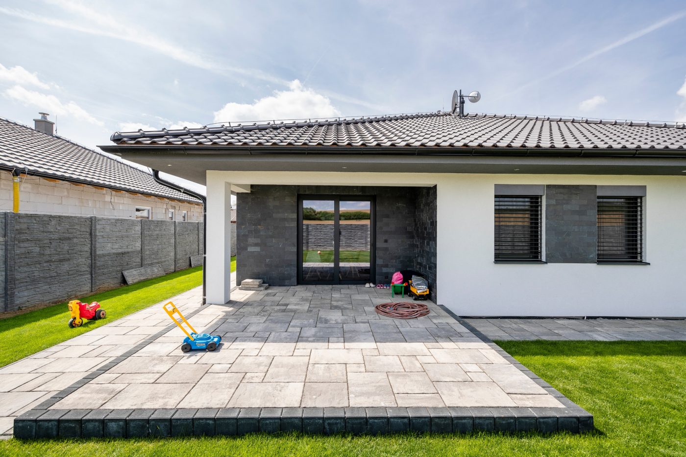 Reference photo of single house in Podluzany 10