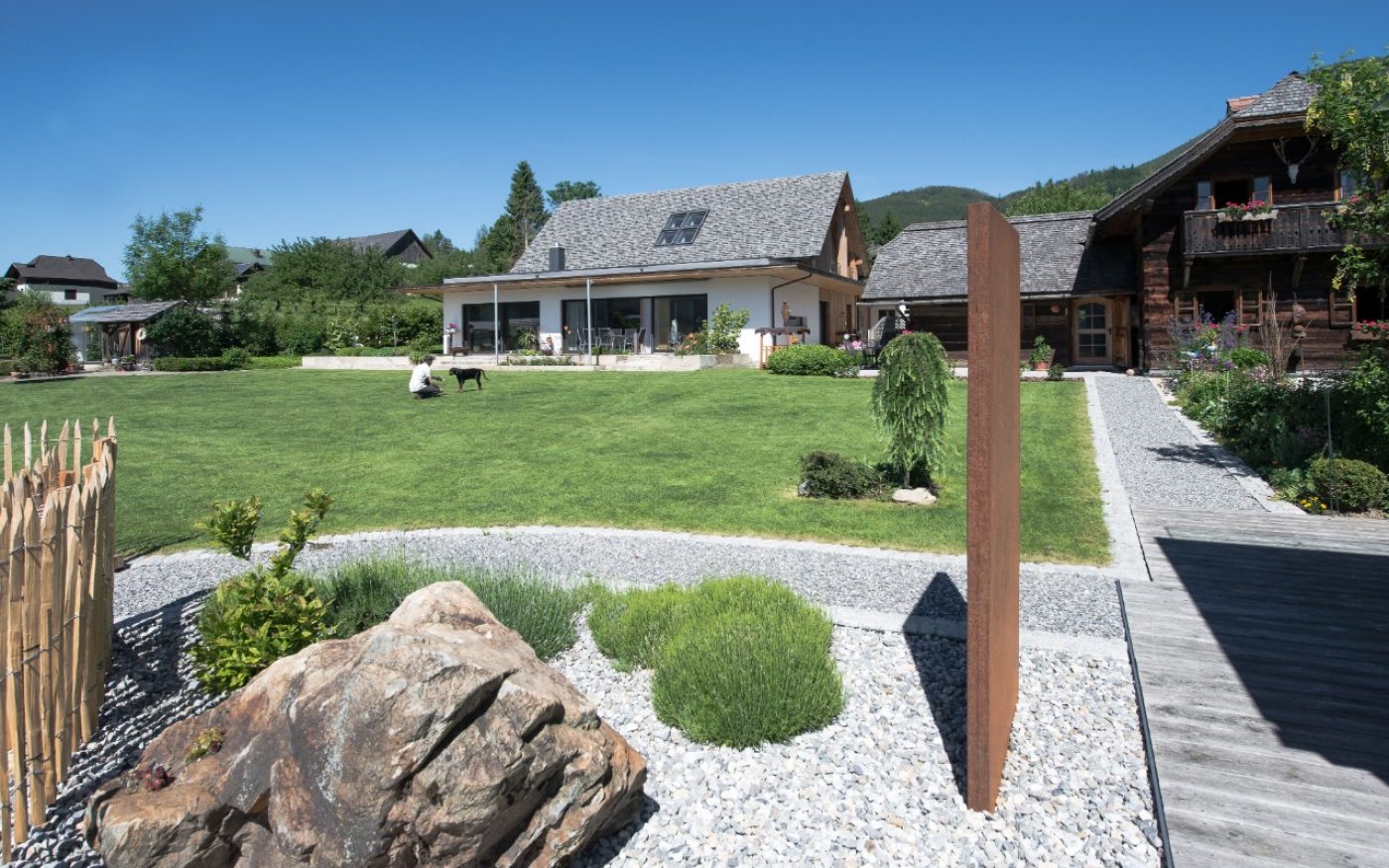 Single family house in Styria with Vintage white-grey-antic, shingles, Landhaus, Vintage weiß-grau-antik,  Tasche eckig, Schindeln