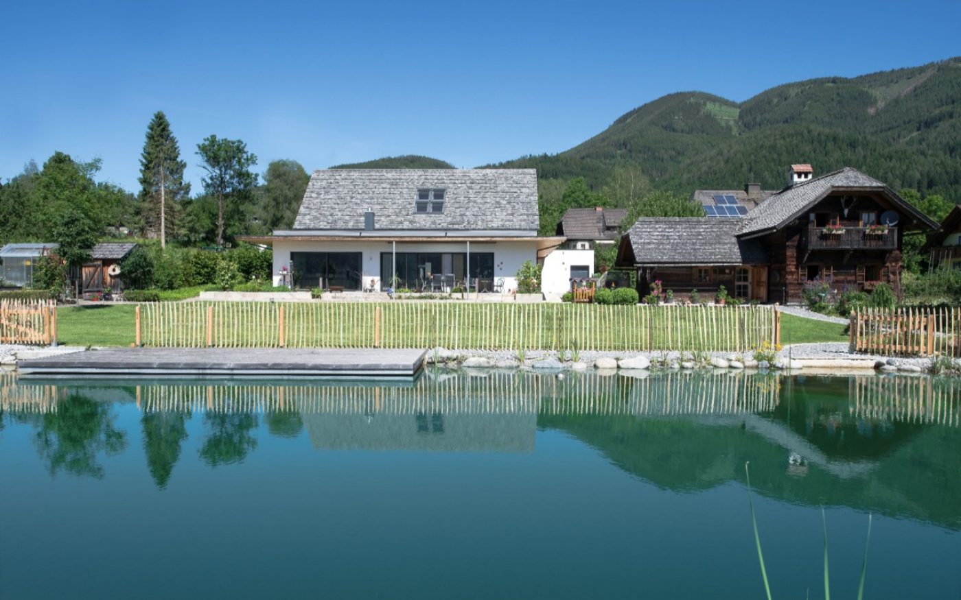 Single family house in Styria with Vintage white-grey-antic, shingles, Landhaus, Vintage weiß-grau-antik,  Tasche eckig, Schindeln