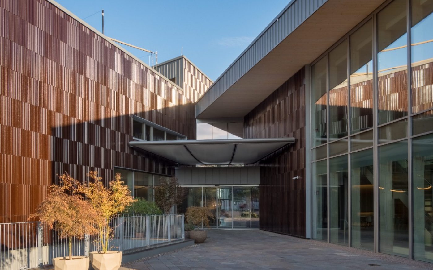 office building isis papyrus with argeton facade; Bürogebäude Isis Papyrus mit Argeton Fassade 