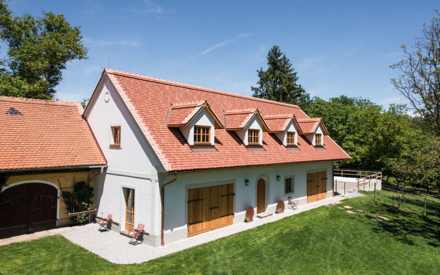 Mansion with Tondach Altstadtpaket Biber natural red, Landhaus, naturrot, Gaube, Ortgang