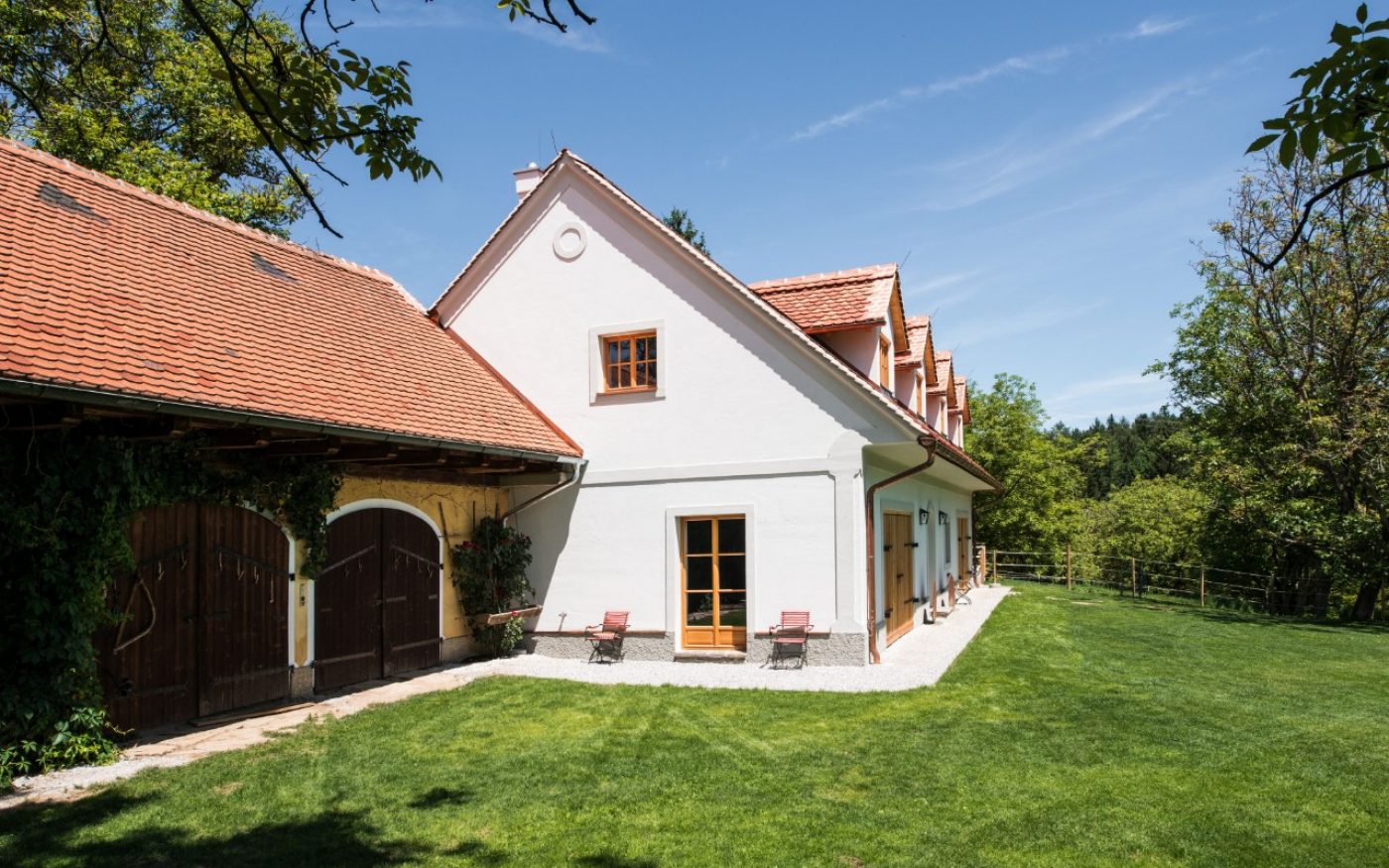 Mansion with Tondach Altstadtpaket Biber natural red, Landhaus, naturrot, Gaube, Ortgang