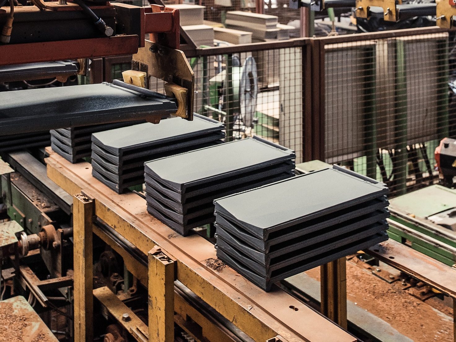 Produktion V11 Tondach Gleinstätten, production roof tiles