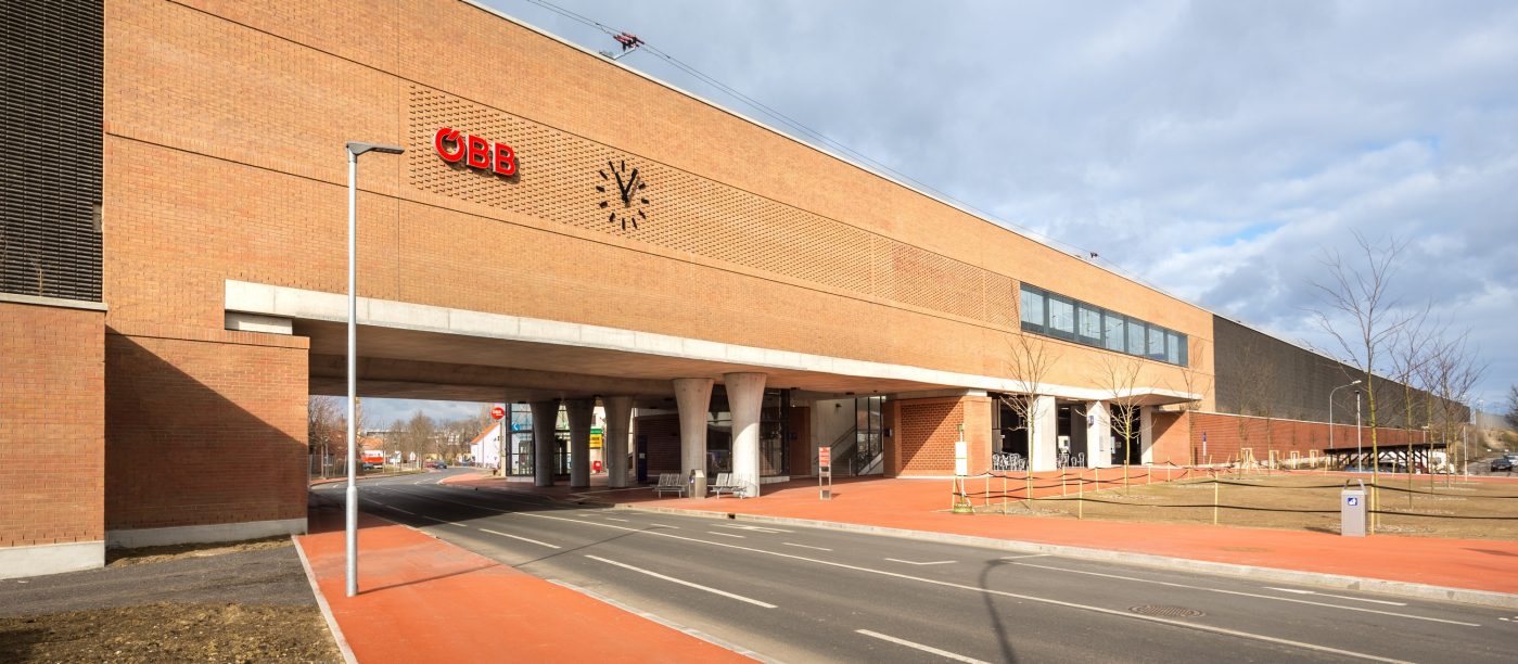 Ausgezeichneter Ziegellook: BigSEE  Award für Bahnhof Hennersdorf