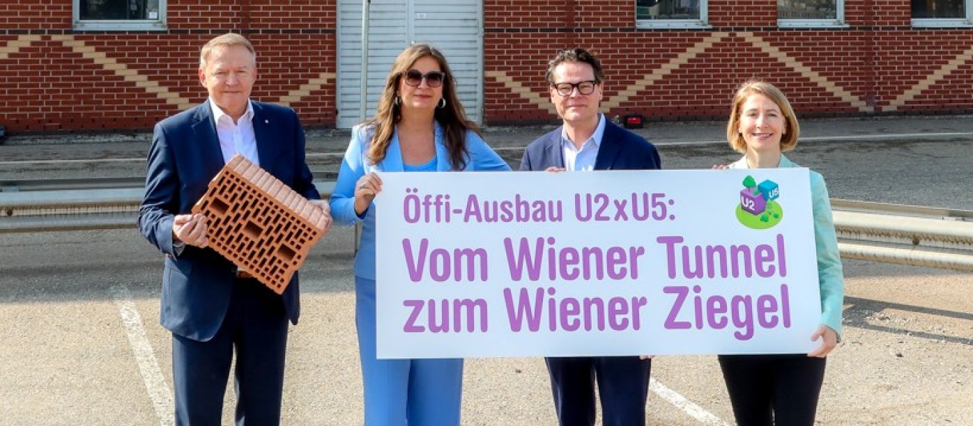 Bild 1: Präsentation des Ziegels aus Wiener Ton