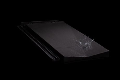 Tondach V11 Engobe Anthrazit Schwarz mit Wassertropfen