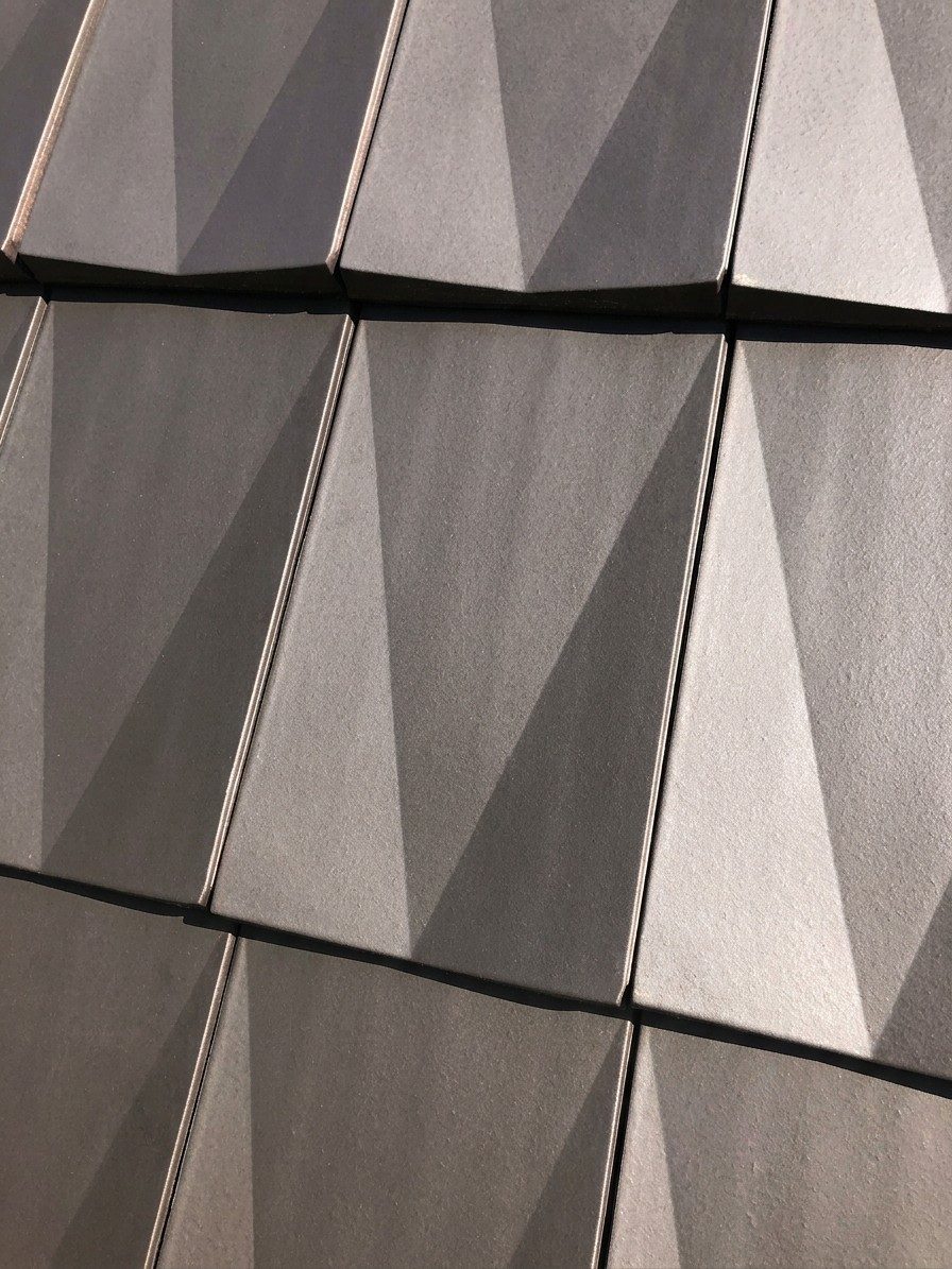 Flächenbild Tondach V11 Engobe Titanium