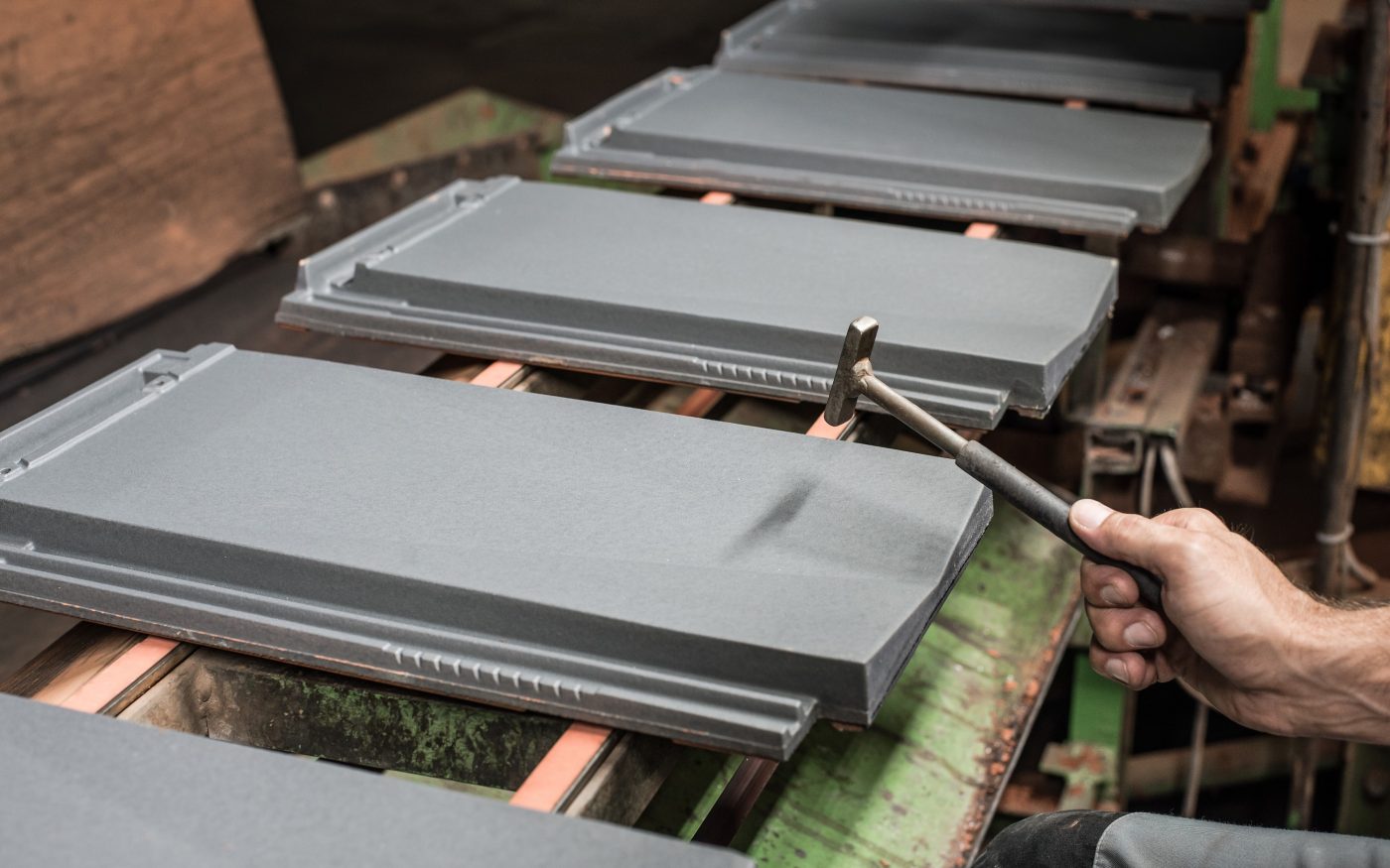 Produktion V11 Tondach Gleinstätten, Klangprobe, production roof tiles