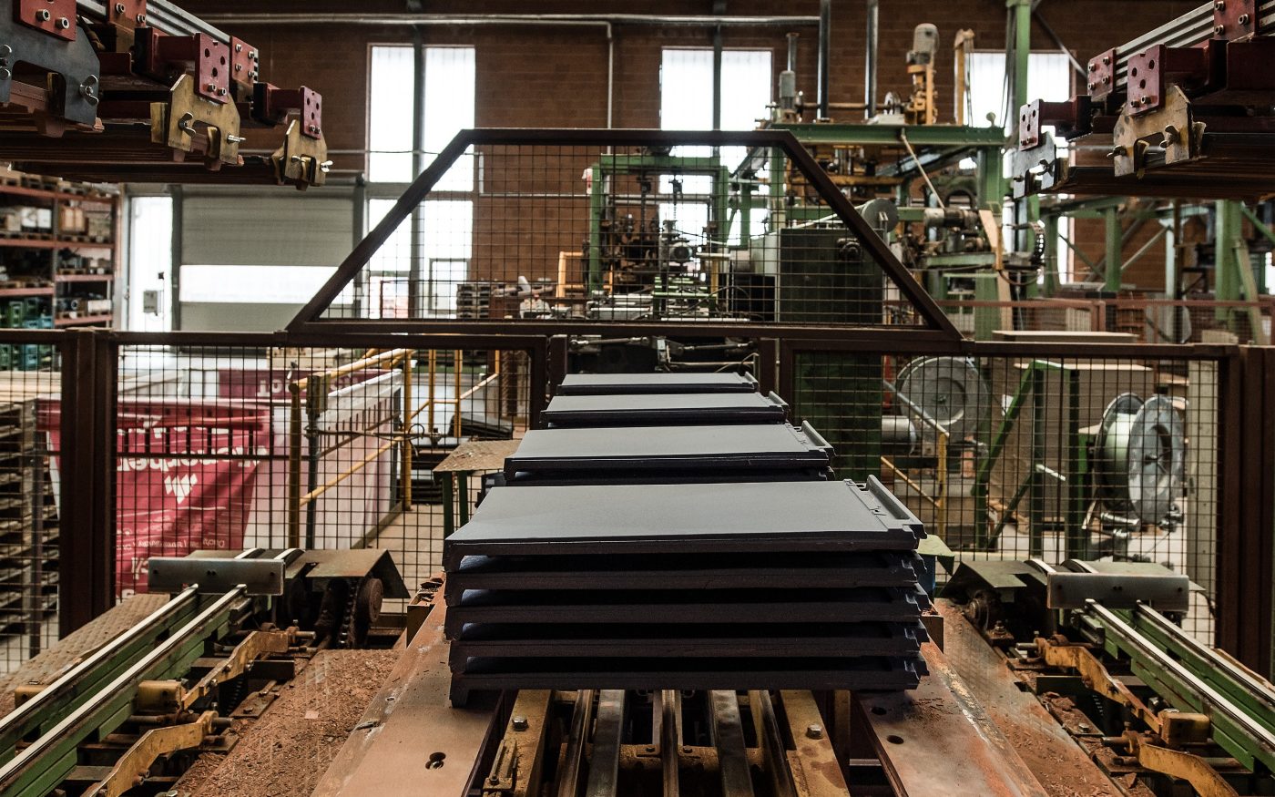 Produktion V11 Tondach Gleinstätten, production roof tiles